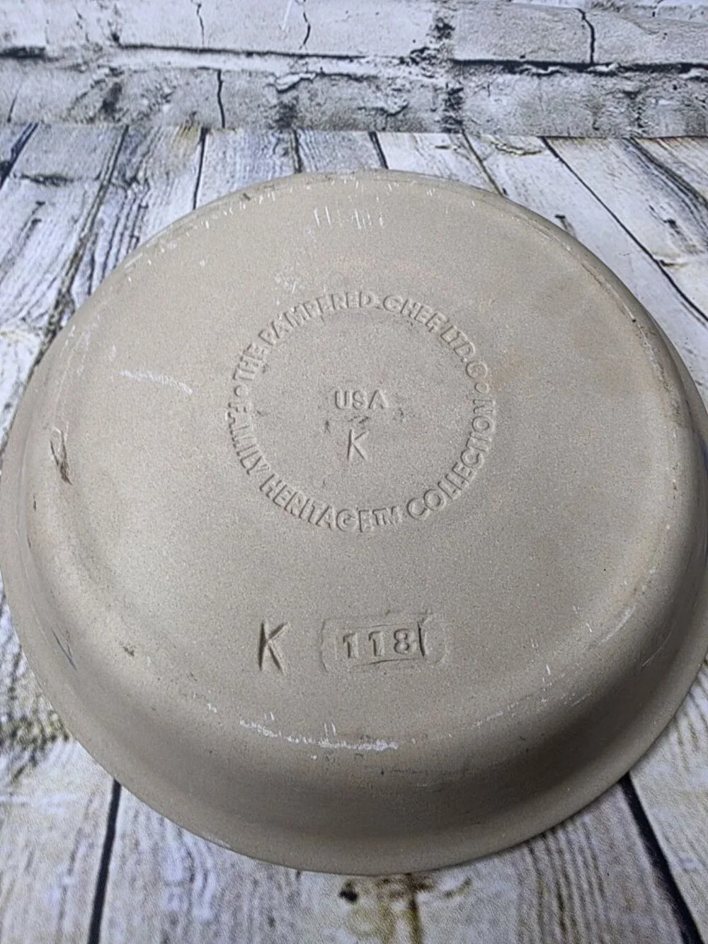 Pampered Chef 10 in. Round Stoneware Pie Plate USA  Heritage Collection K118